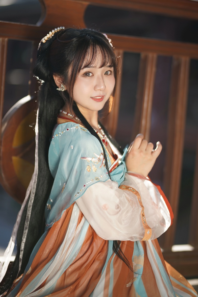 瑶瑶汉服出镜/后期:喵喵快门机器:我难得的晴天哦