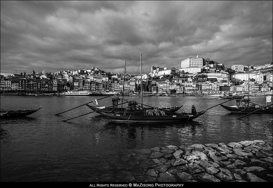 杜罗河(Douro)上的葡萄酒运输船