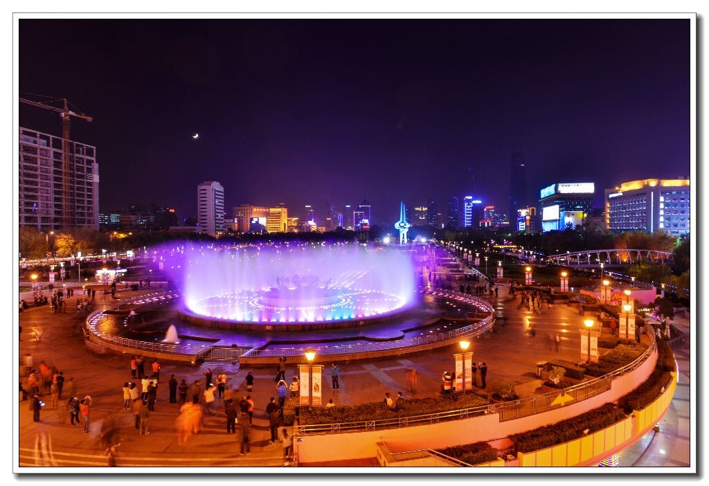 济南泉城广场五彩斑斓的夜色