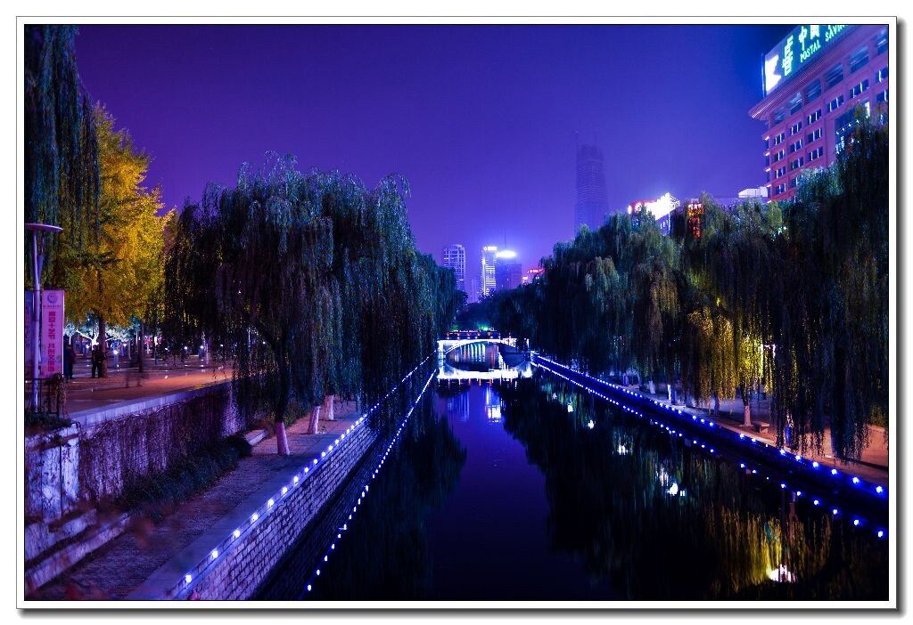 济南泉城广场五彩斑斓的夜色