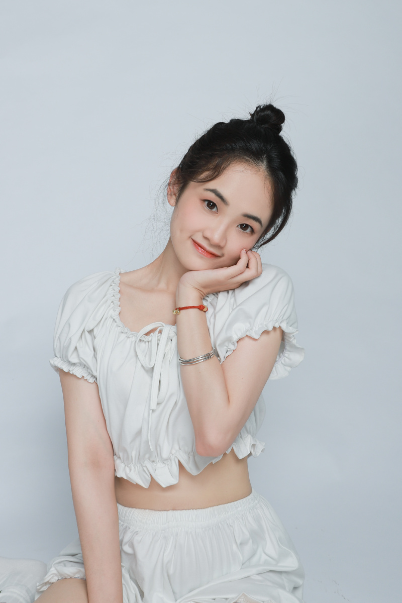 女孩子二十五岁之前一定要拍的一组写真没有过多的肢体语言简简单单干