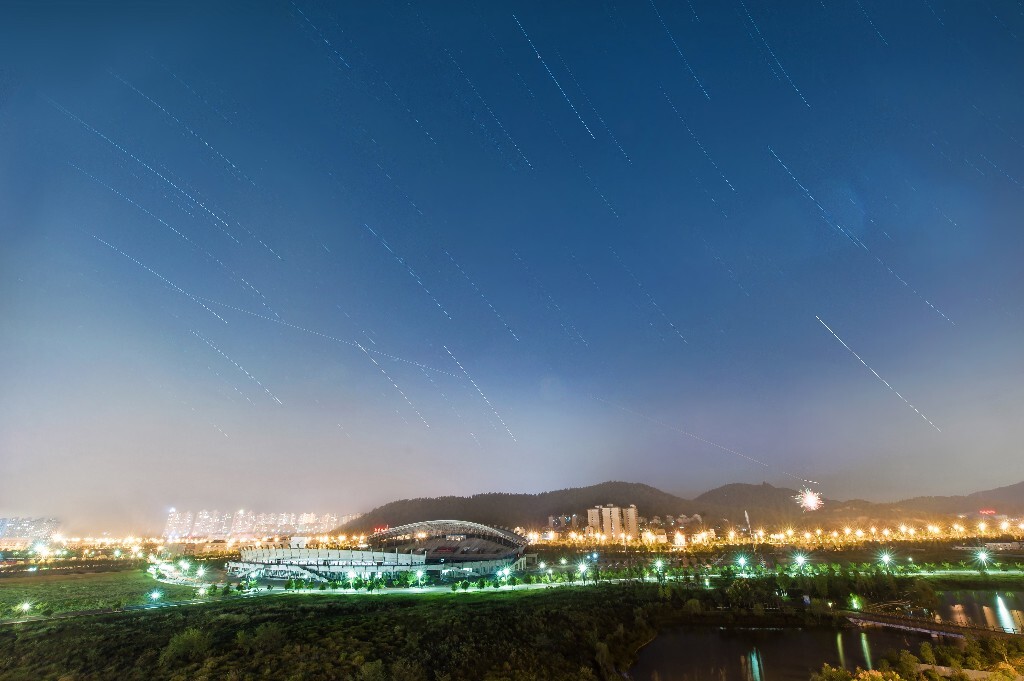 新校体育场·星轨