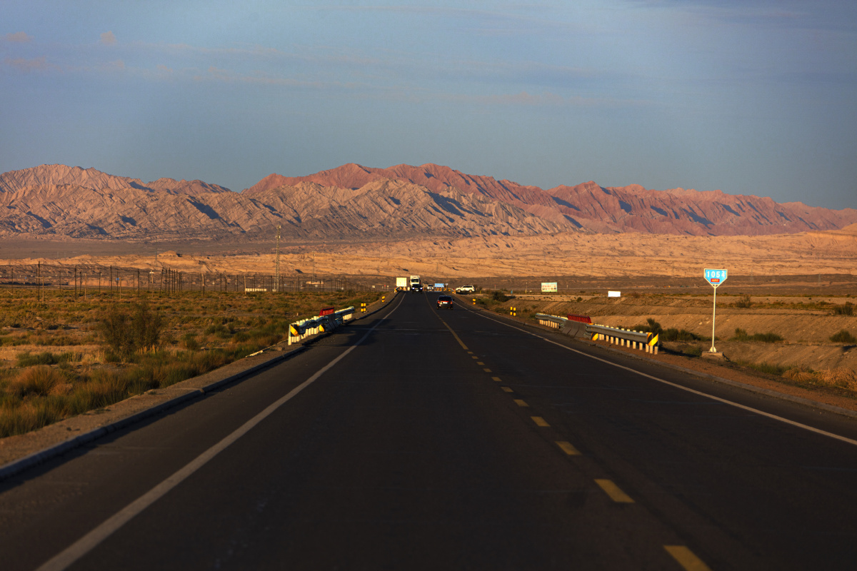 库车往独库公路的早晨 - foblss - 图虫