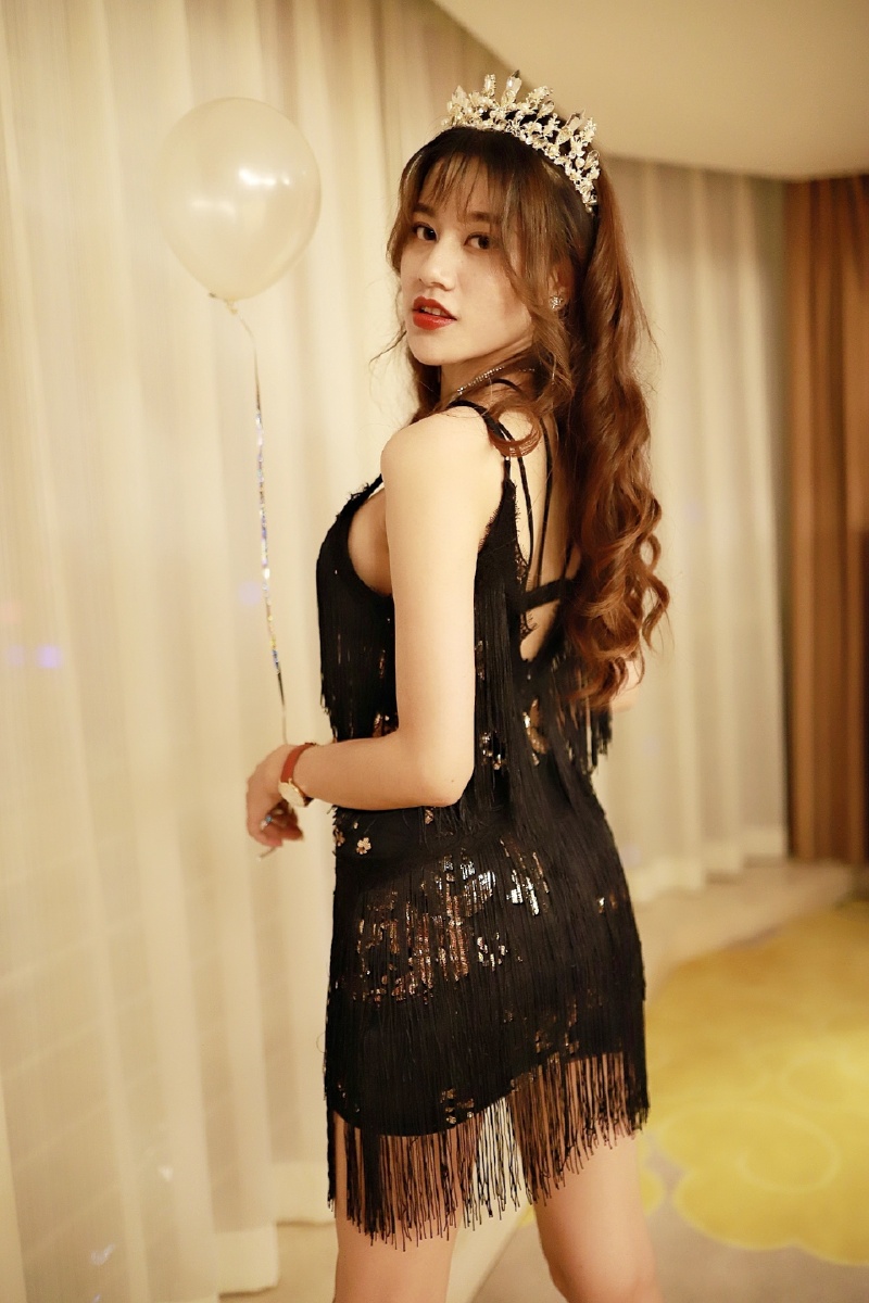 趴体女王 - 菲比小姐姐