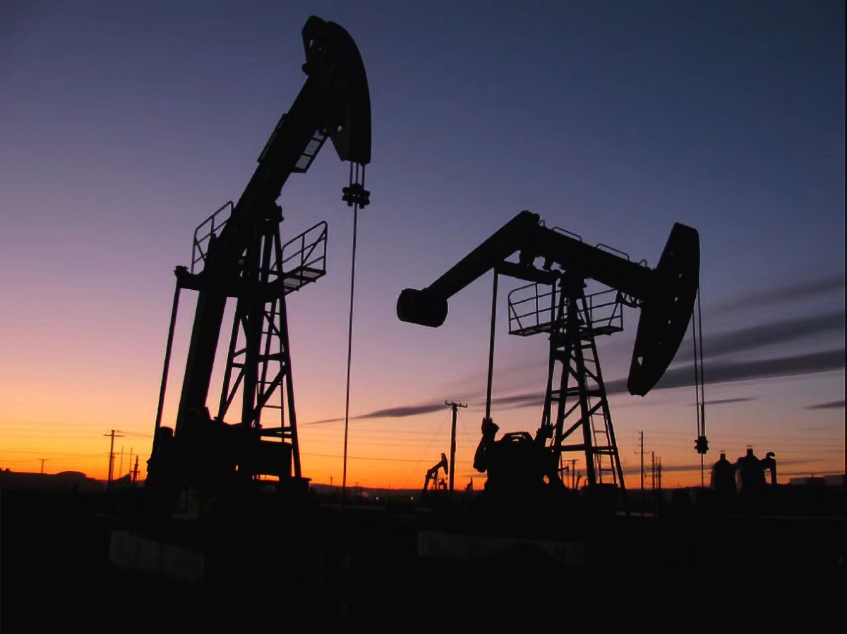 一组克拉玛依磕头机剪影