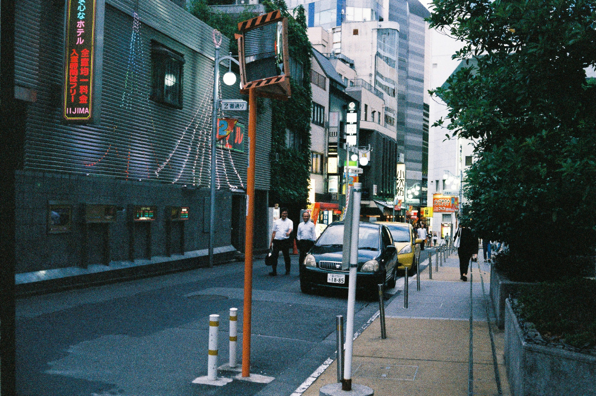 金龙饭店地铁站,地铁1号线试验段建成总长120.2公里