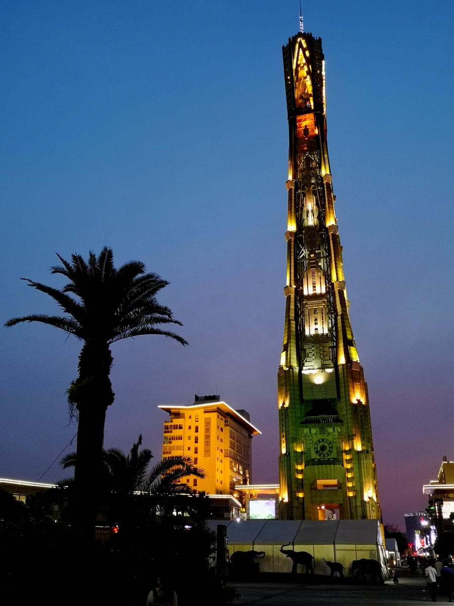 梅川路步行街,拍于上海普陀区梅川路步行街 - 董志文954 - 图虫