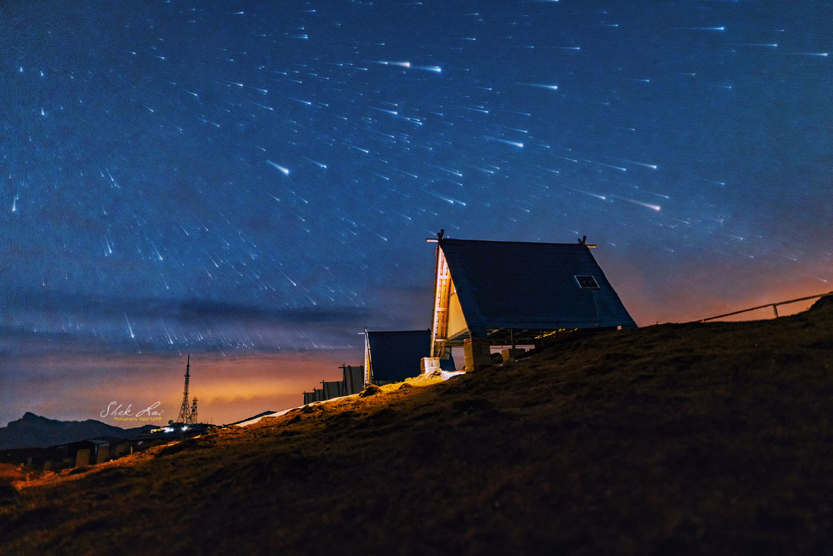 时间的碎片走过亿万光年散作漫天耀眼星光