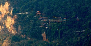 隔海望龙门