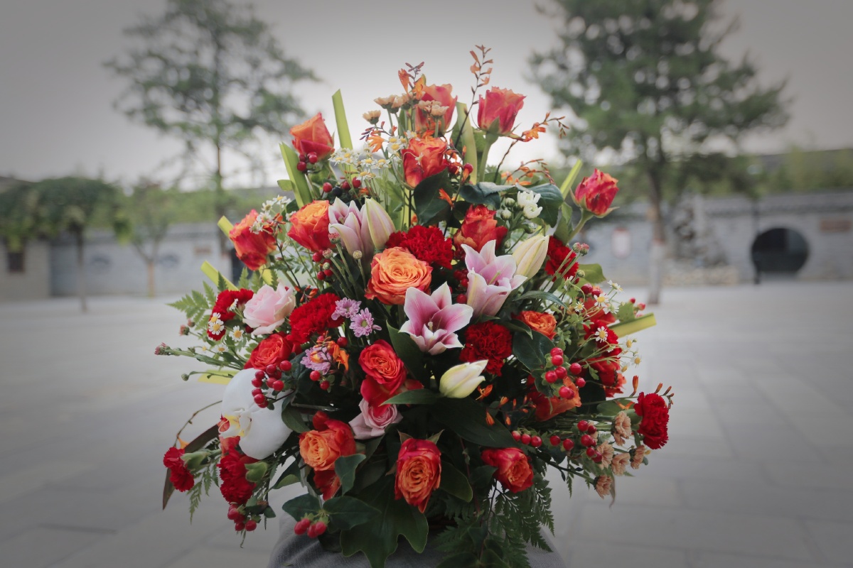 今生貌美为何因前世鲜花供佛前