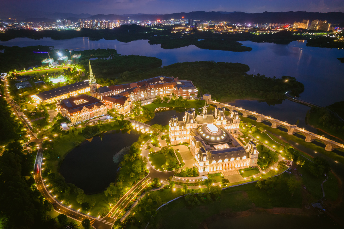 隐藏在松山湖畔的一座城堡华为大学