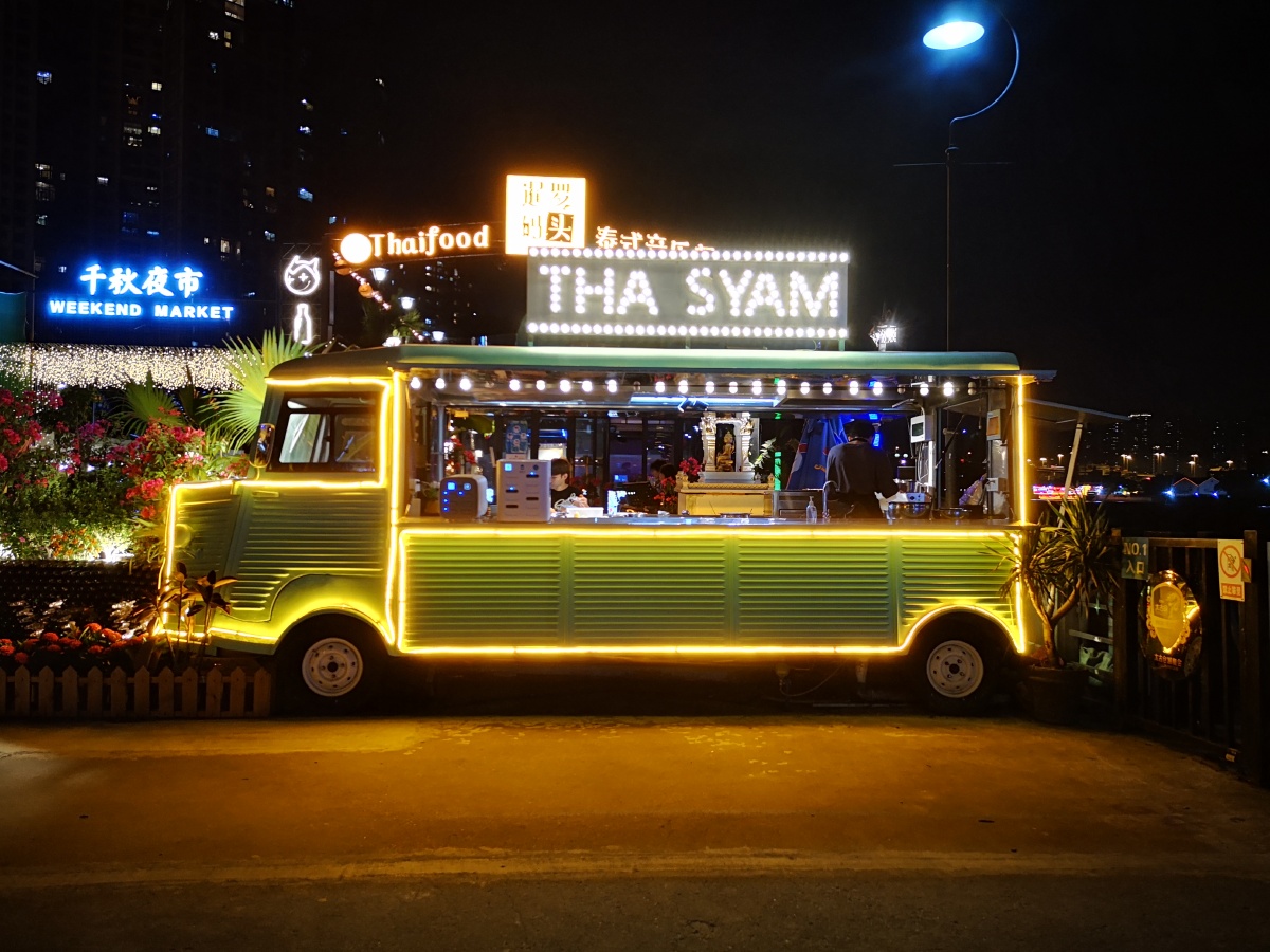 准备开摊の夜市车