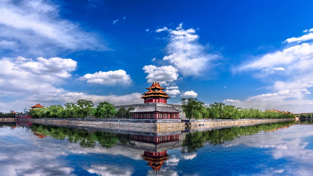 帝都连续一周雾霾，持续高温，虽有降雨，然并卵，高温导致的水汽蒸发，使空气更加闷热。晴空万里什么时候来？
