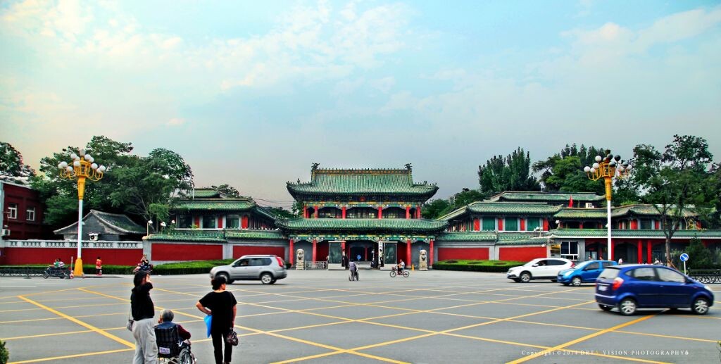 督军府旧址，现为山西省人民政府，这里北宋以前为唐明镇晋文公重耳庙，元为行中书省，明永乐十九年(1421年)置山西巡抚衙门至清代，历代山西巡抚的衙门均设在此。至1911年辛亥革命时，这里为都督府，1916年以后称督军府。