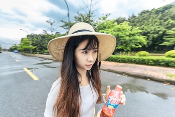 新一代，雨神小朋友。来广必下雨。（冰红茶广告？哈哈）