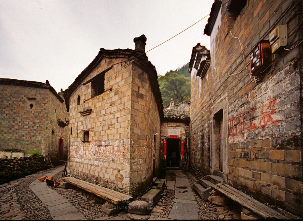 古宅          <br />
瑶里古镇,03/22/2013 <br />
LEICA M7;Carl Zeiss ZM Distagon T*2,8/15mm;Kodak 100D/5285 film;Scan by NIKON COOLSCAN 9000ED