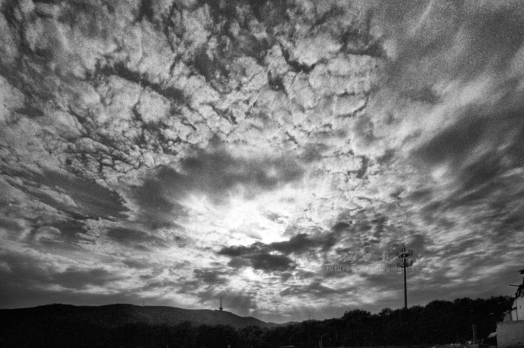 惠山日落<br />
LEICA M7;Distagon T*2,8/15mm ZM<br />
Kodak Double X 5222电影负片<br />