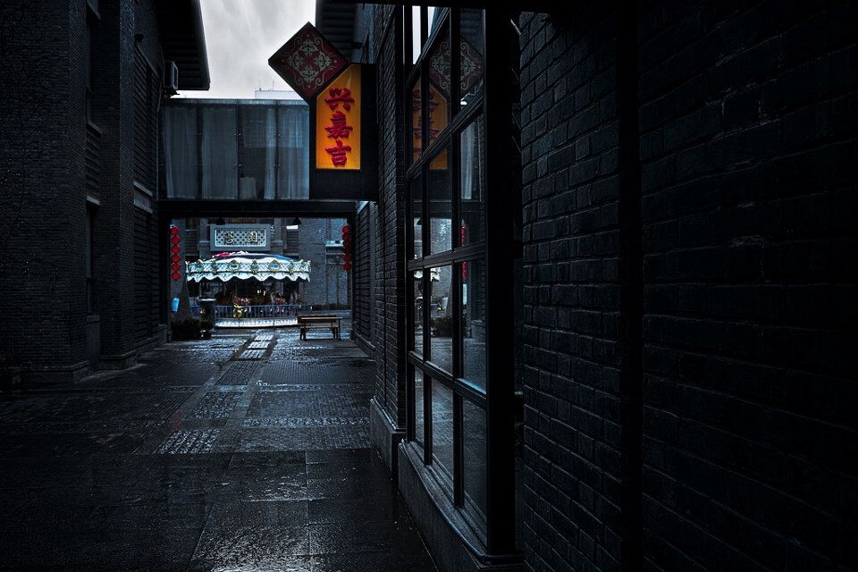 雨中  《1912》<br />
