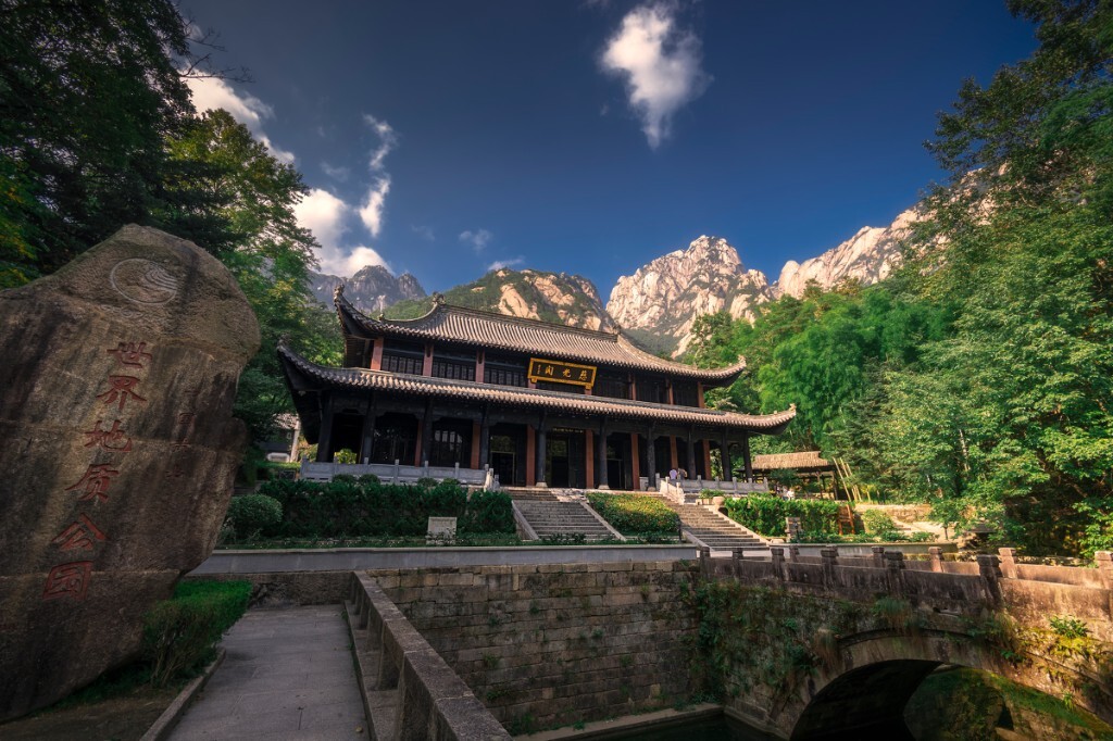 由于坐错车，只能从前山慈光阁上山，再加上严重高估了自己的体力，爬到玉屏楼的时候已成一只dog......