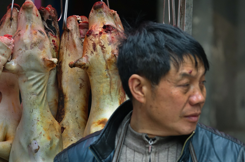 卖狗肉的摊主1小