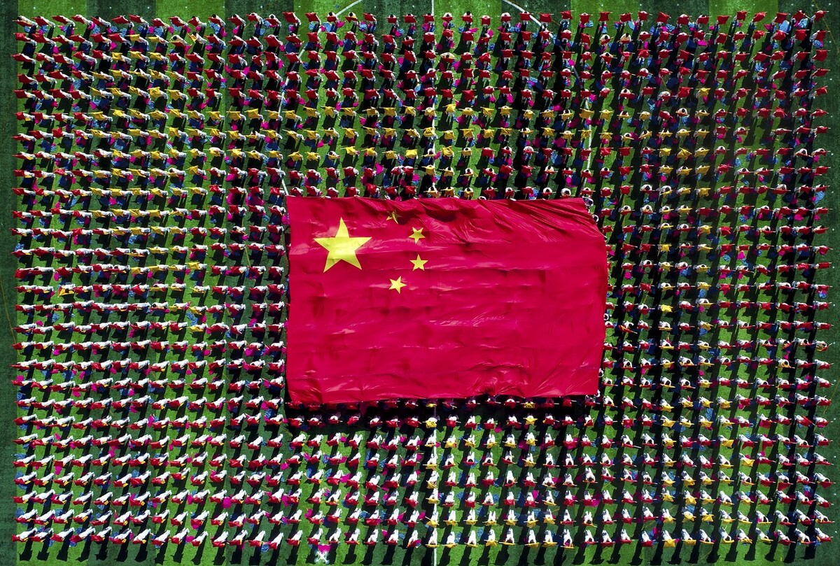 2018年7月26日摄于黑龙江省大庆市，2018年全国中学生锦标赛在大庆举行，全国各地300多所中学，3000多名运动员齐聚大庆，开幕式上由旗手组成的“祖国在我心中”方队赢得掌声和喝彩！