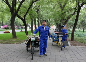 环卫工 2014年9月28日北京东城区天坛公园  保洁绿化员_2