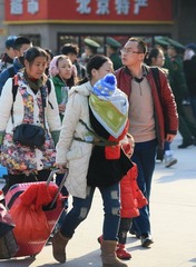 2016年1月27日北京东城区北京火车站 春节百姓乘火车回家 （2016年春运将从1月24日启动，3月3日结束）_06