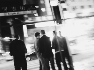 《窥 in street》≠107 周末的夜晚，就应该浪到虚掉。 本图又名《同志街上搞同志》