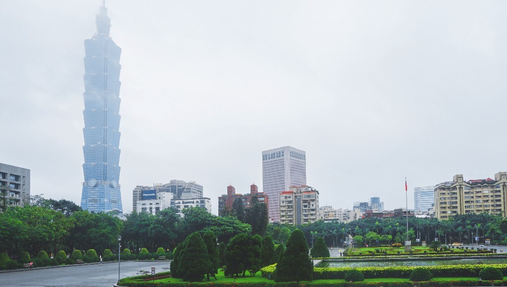 台北，中正纪念馆门前的101大厦