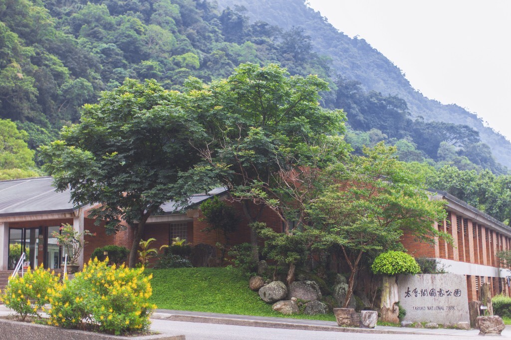 太鲁阁山脚