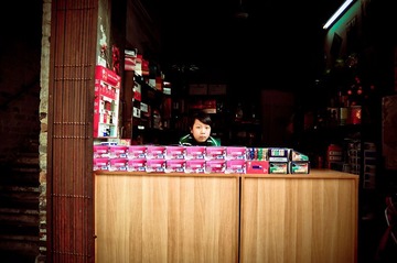 小妹子看店铺