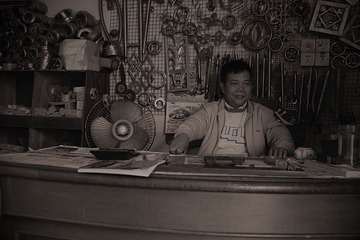 二姨丈和他的五金店