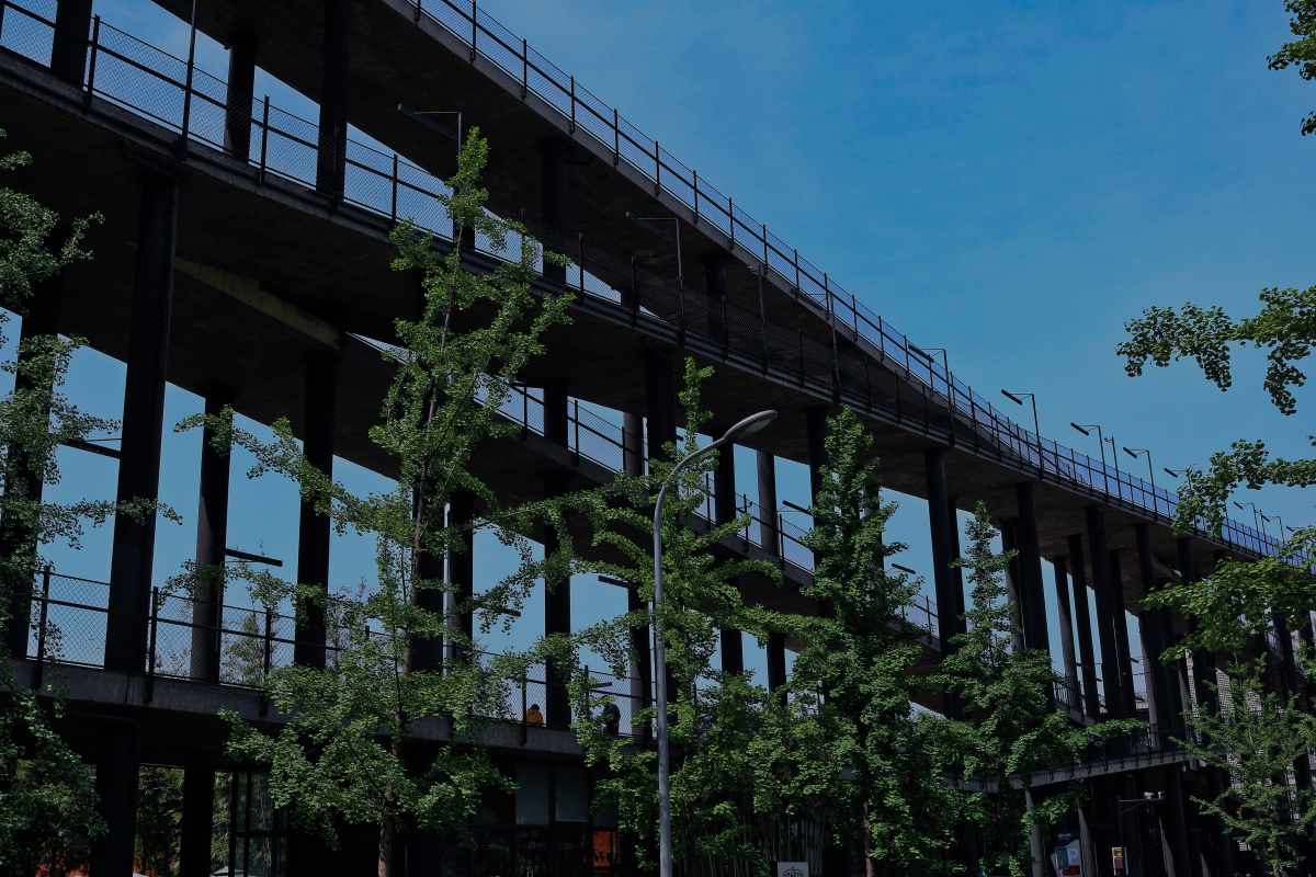 图片是修改过的地点是成都西村大院适合去拍照噢取景很棒图一是路过的