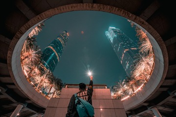 1567812