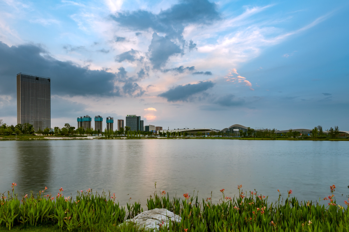 夕阳下天府公园