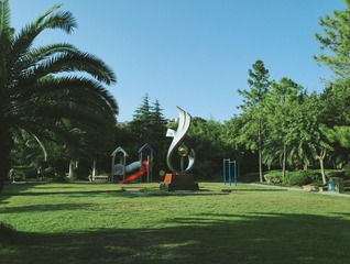 1624402