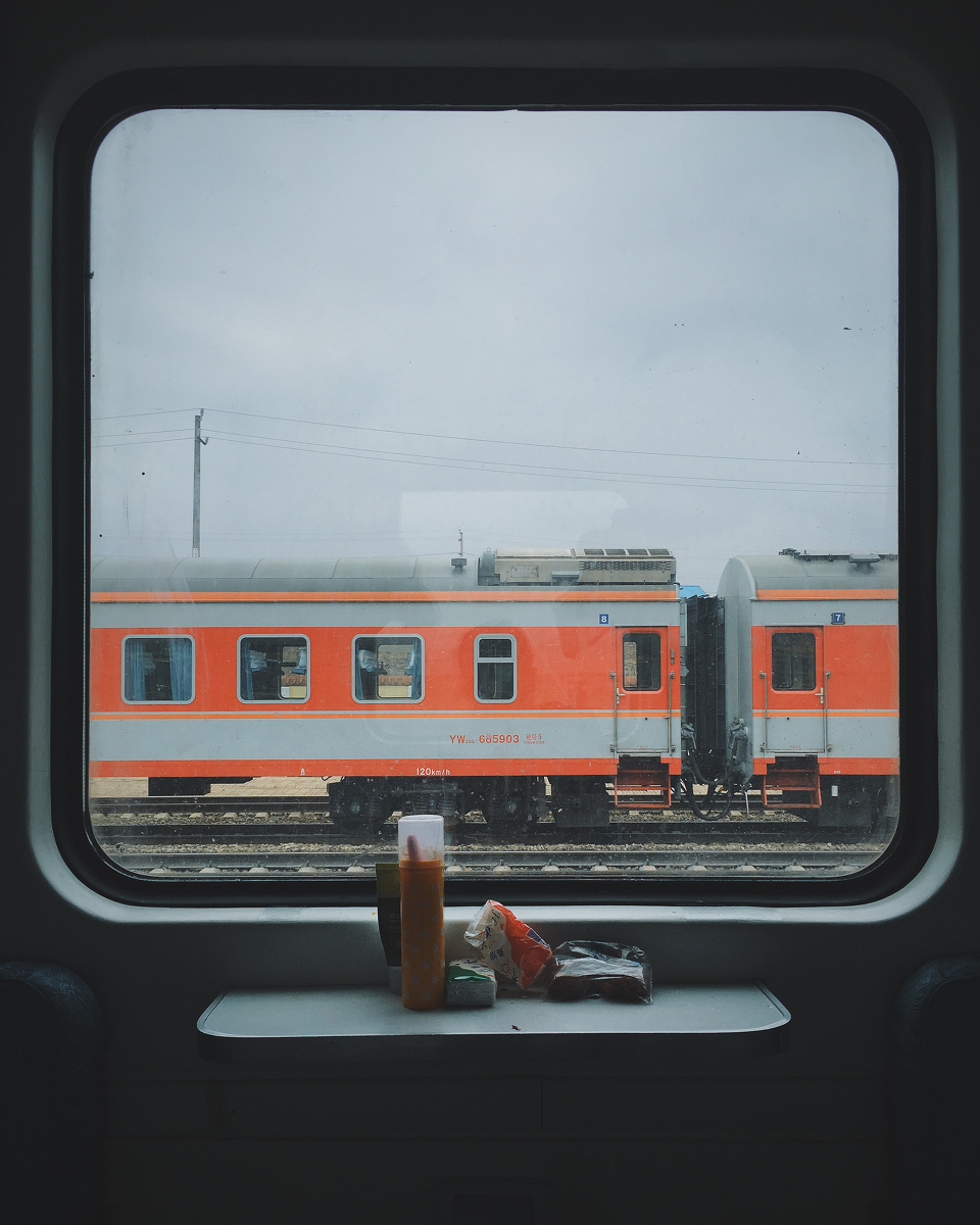 火车车窗的框内框外