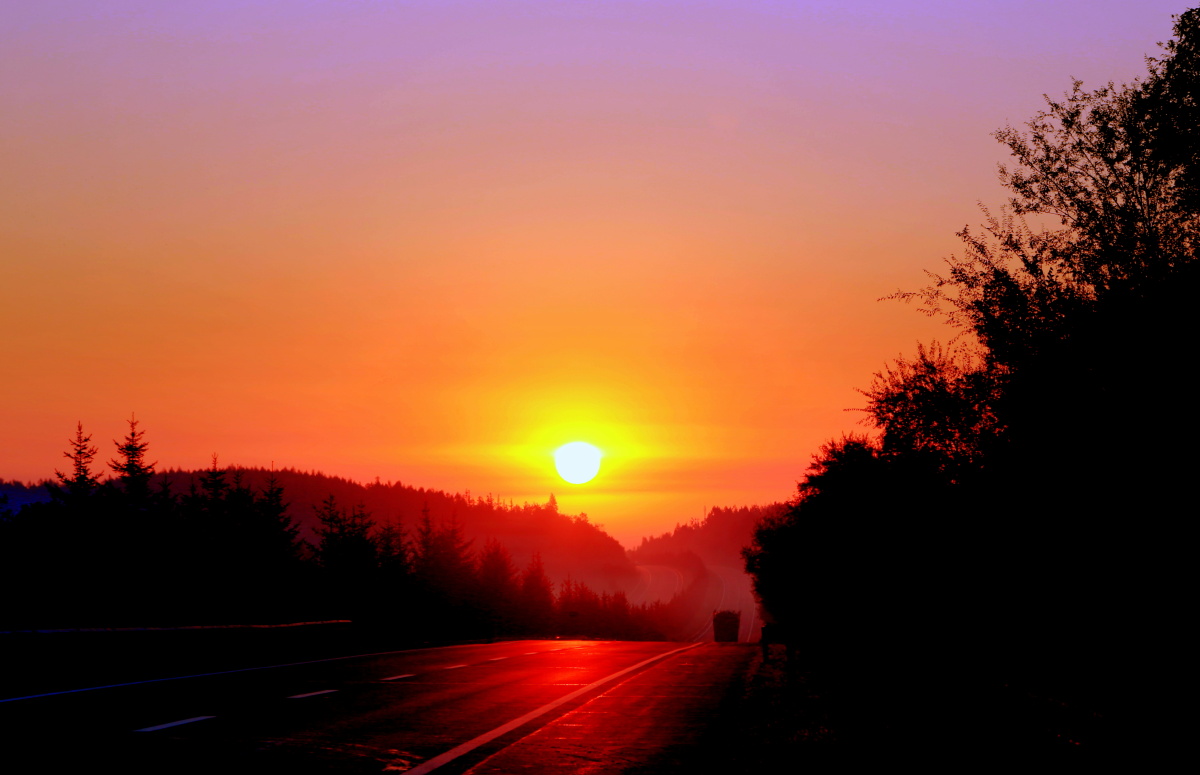 公路日出