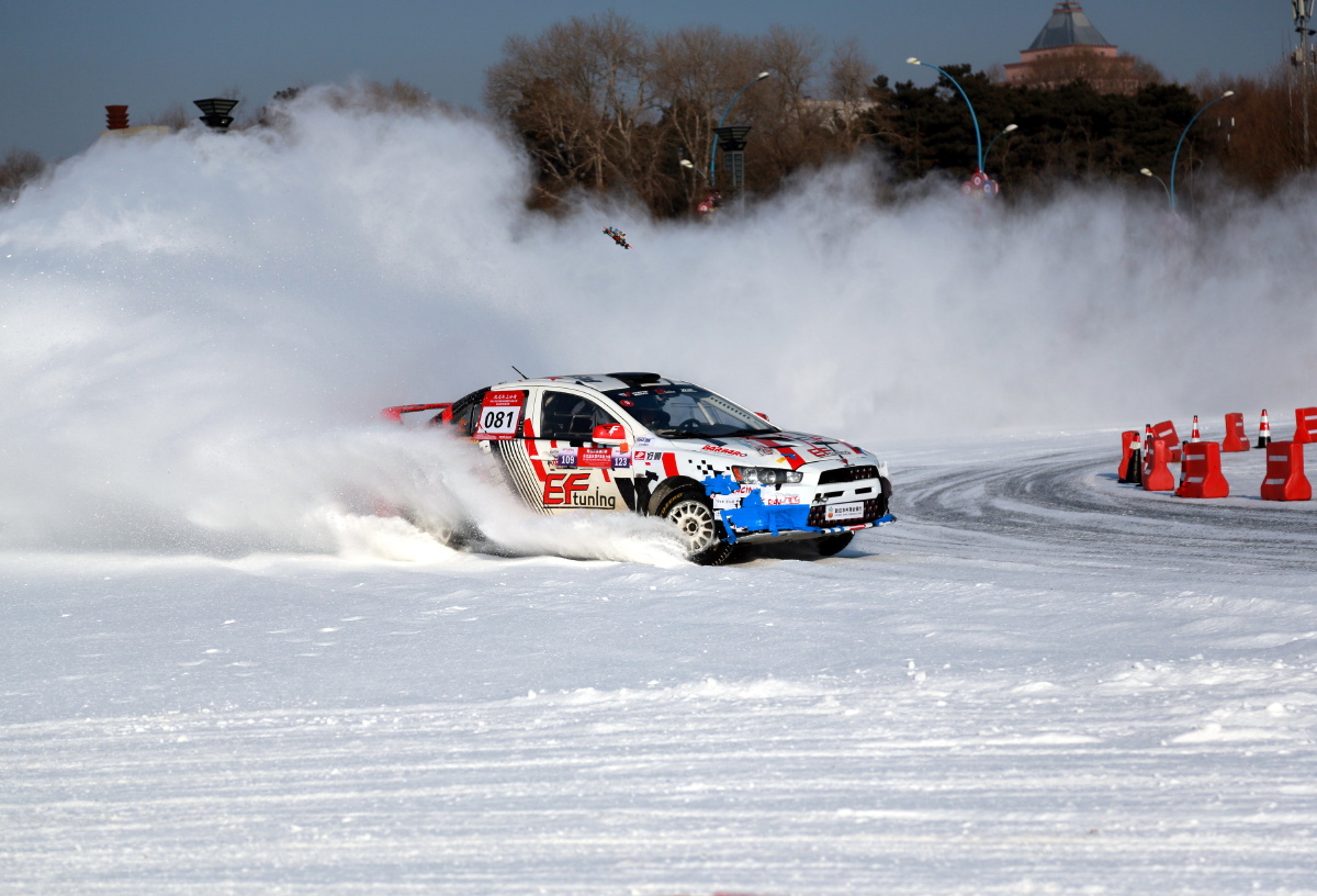 冰雪汽车拉力赛