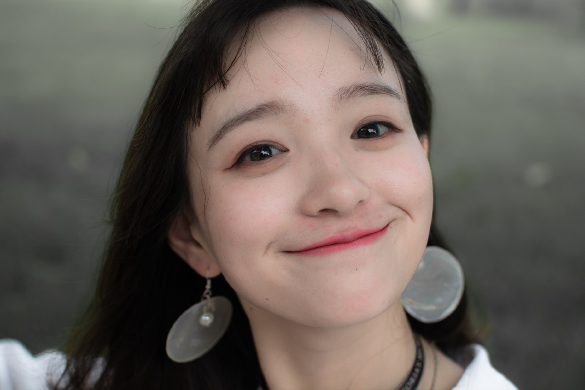 小姐姐笑的真可爱