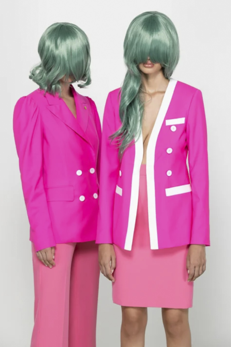 在东湖边眺望远方，看着雾蒙蒙的湖面，一幅烟雨江南的画面映入脑中，也许我眼中的江南就该死这般恬静飘渺、如诗如画。