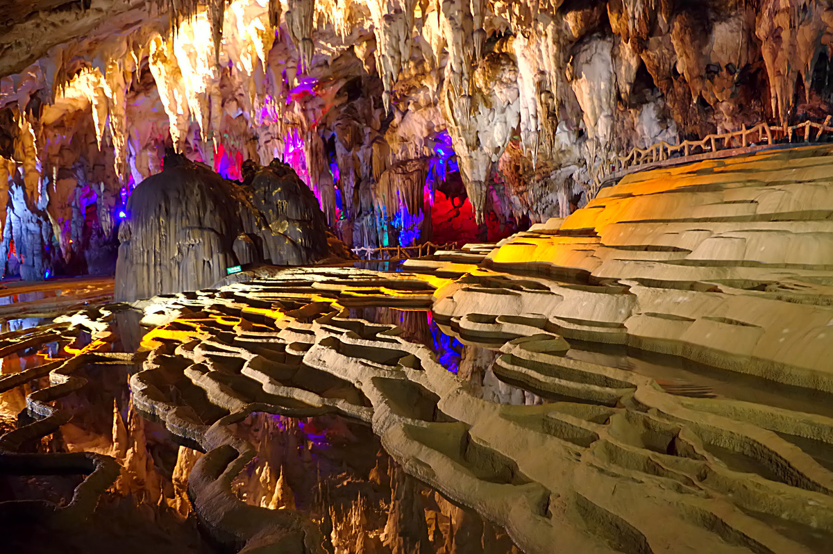 我情愿独守空城旧巷,那是你曾经呆过的地方. -