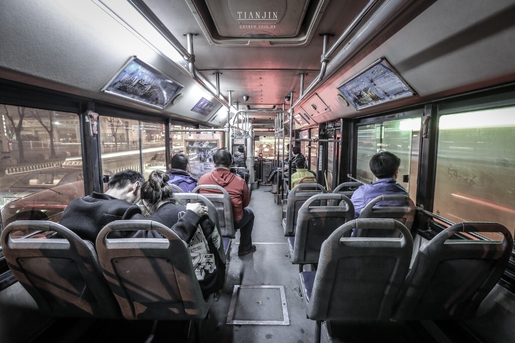 乘客寥寥,是近几年这条线路的真实写照,但它也依旧是少数人出行的必须。