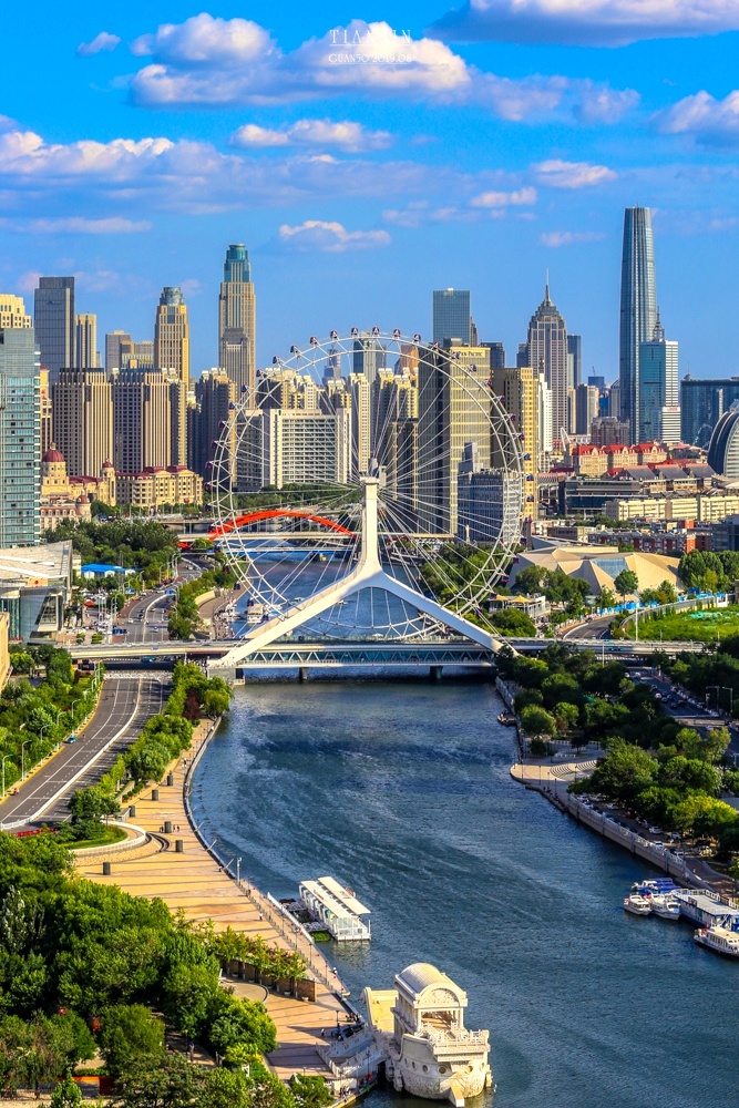 蓝天纯净,云朵舒展,重新去了一趟观赏天津之眼最好的位置.