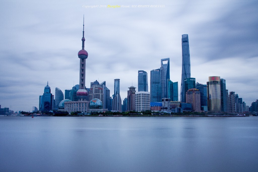 全中国最被拍烂的机位之一，每次路过，都会忍不住上去，在人群中挤个位置出来按个快门