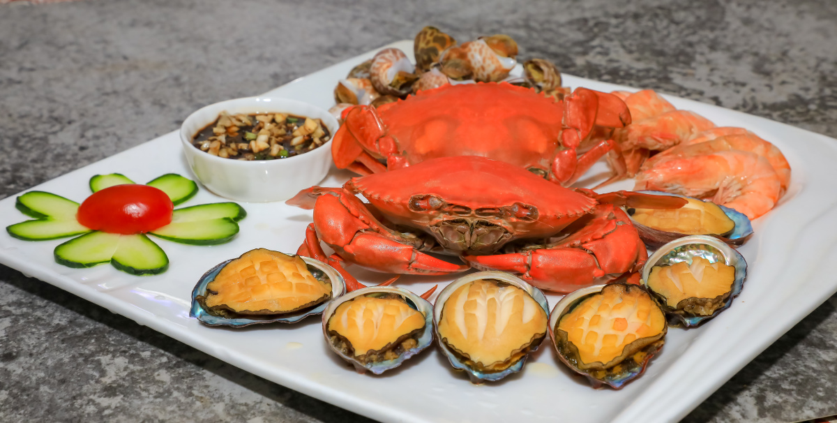 《清蒸海鲜大餐》 螃蟹 美食 - 潘兰齐 - 图虫