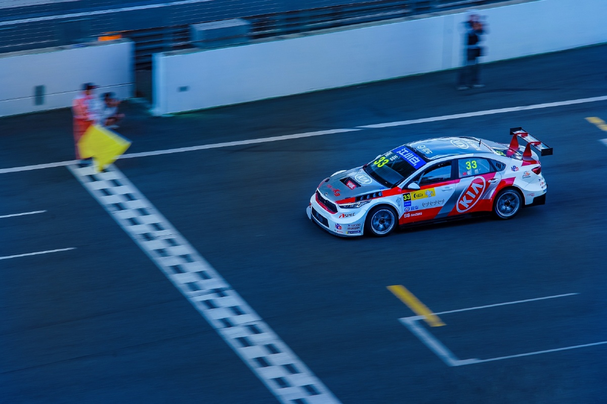 上海国际赛车场听轰鸣刺激