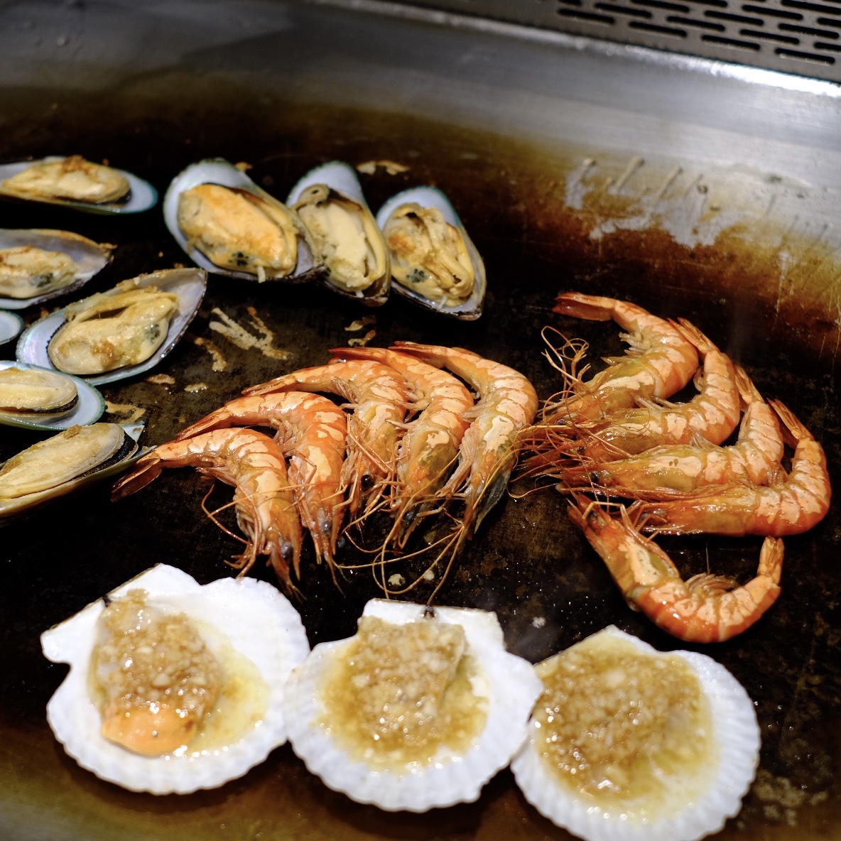 铁板烧海鲜虾刺身寿司