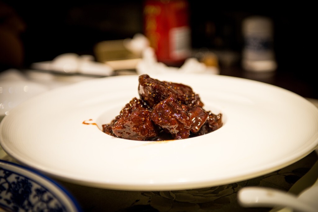 蜜汁牛肉,虽然不是很喜欢甜口的菜系,但是这道菜甜而不腻,实属佳品。