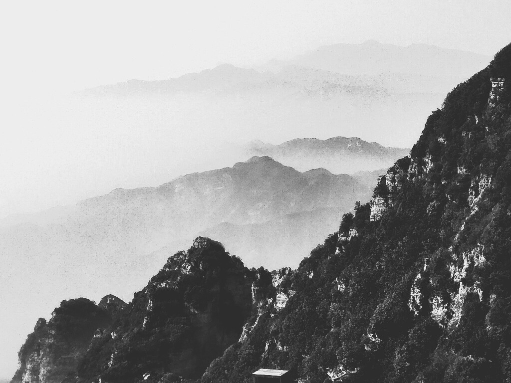 层峦